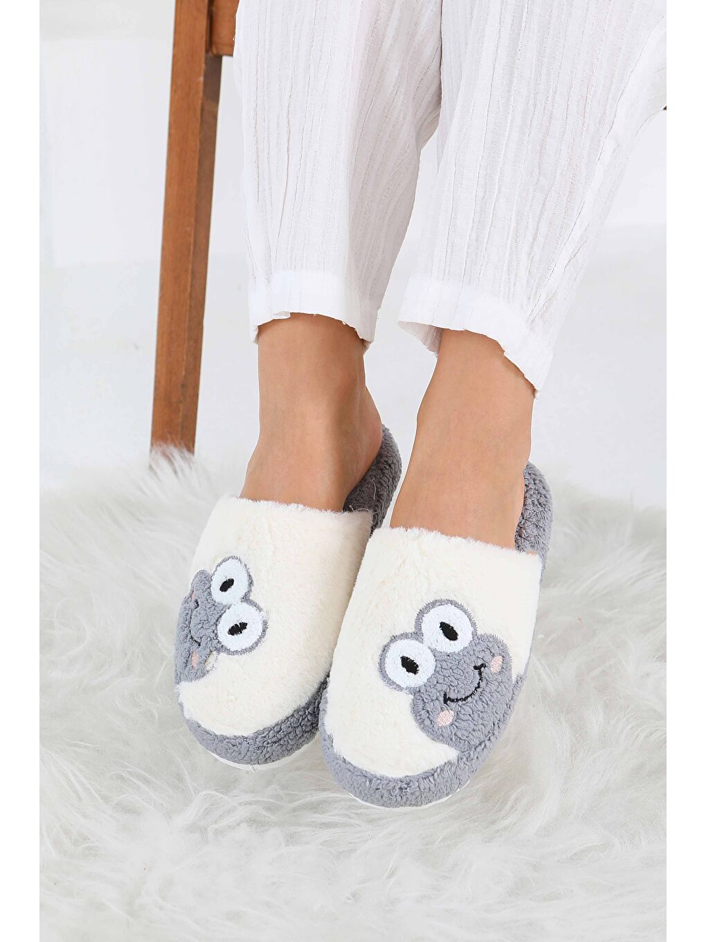 Kadın Gri Kurbağa İşlemeli Ev Terliği - 27779-GRI-3