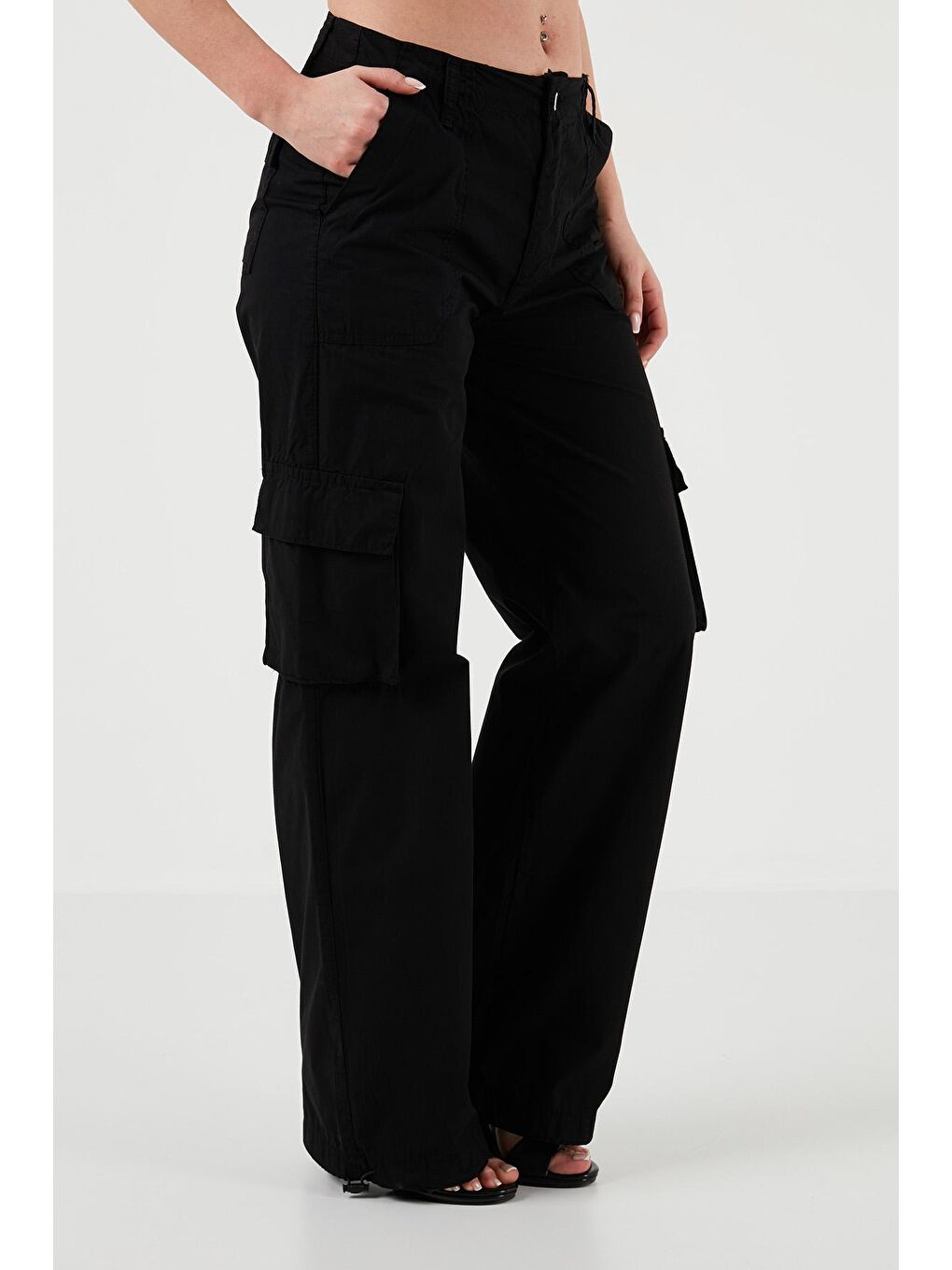 Siyah Pamuklu Yüksek Bel Geniş Paça Kargo Pantolon 668Yp50022S4-2