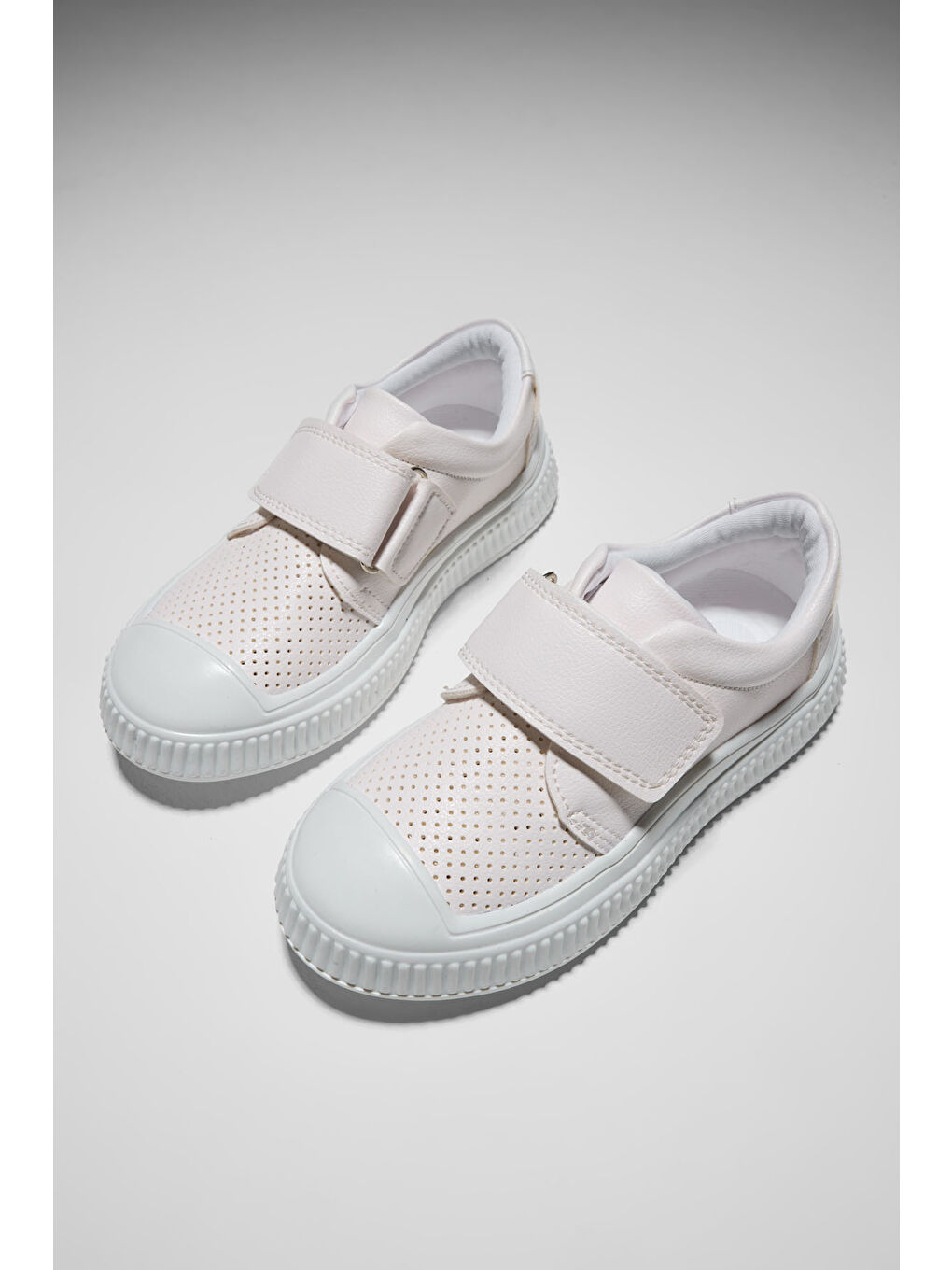 Çocuk Unisex Beyaz Çoçuk Cırtlı Rahat Kalıp Sneaker-2