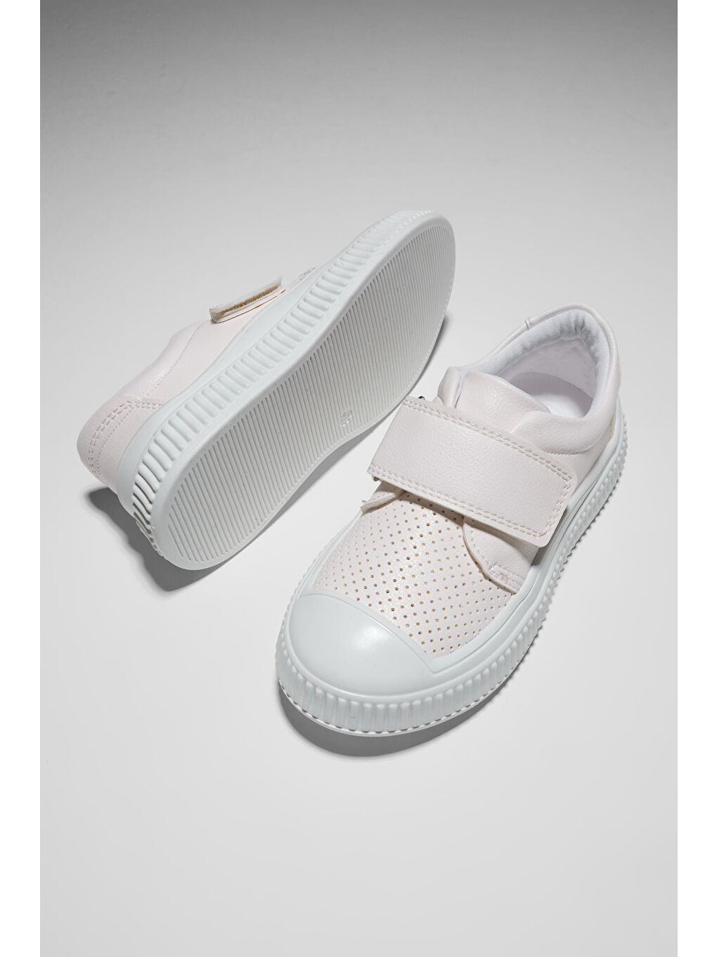 Çocuk Unisex Beyaz Çoçuk Cırtlı Rahat Kalıp Sneaker-3