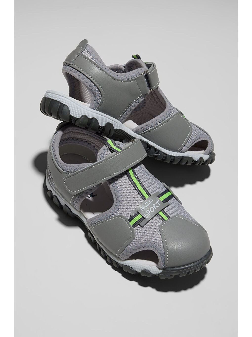 Çocuk Unisex Açık Gri Çoçuk Cırtlı Rahat Kalıp Sandalet