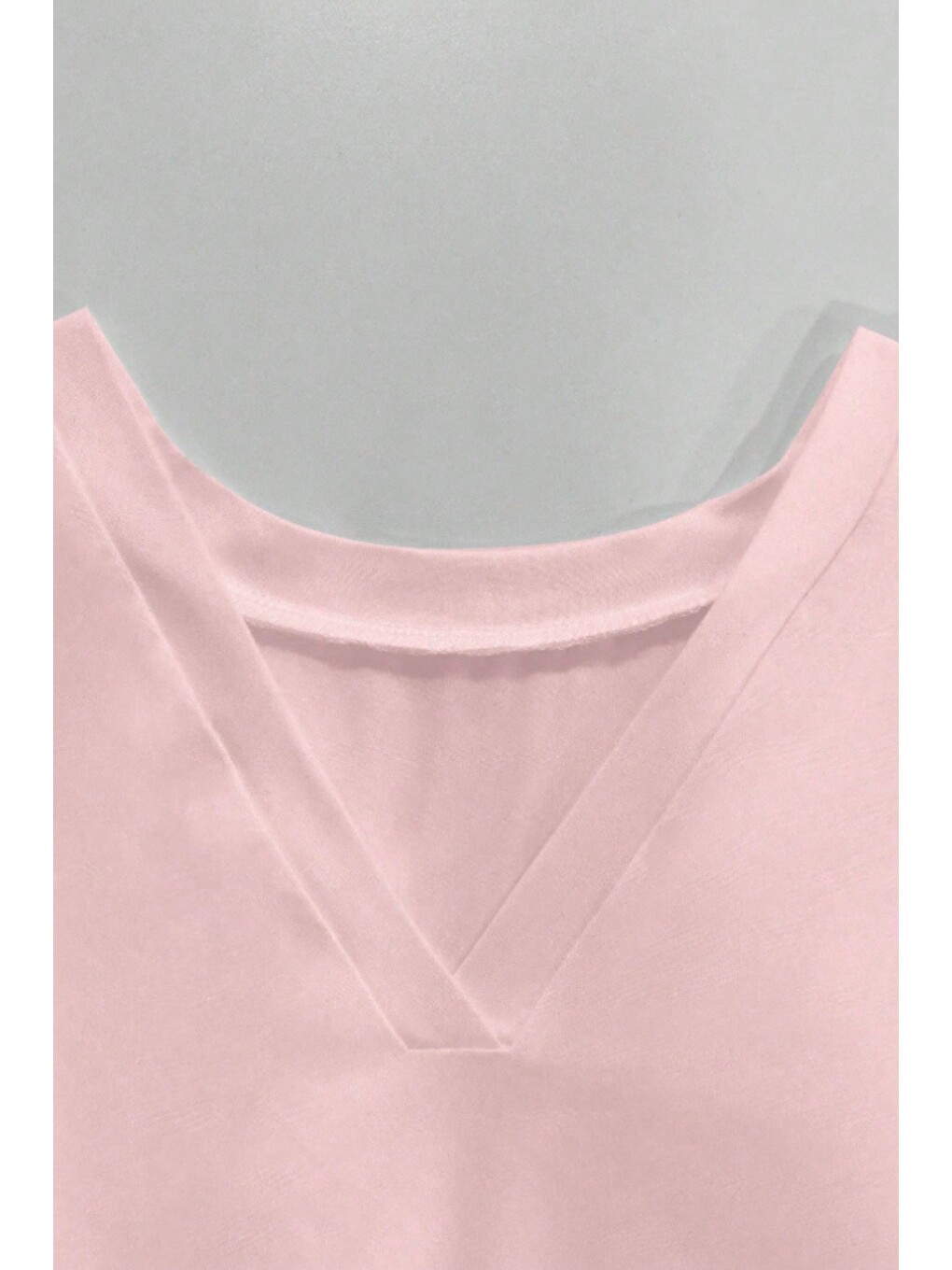 Pembe Kadın Beyaz V Yaka Drape Detaylı Crop Bluz – Rahat Kalıp Günlük Üst-2