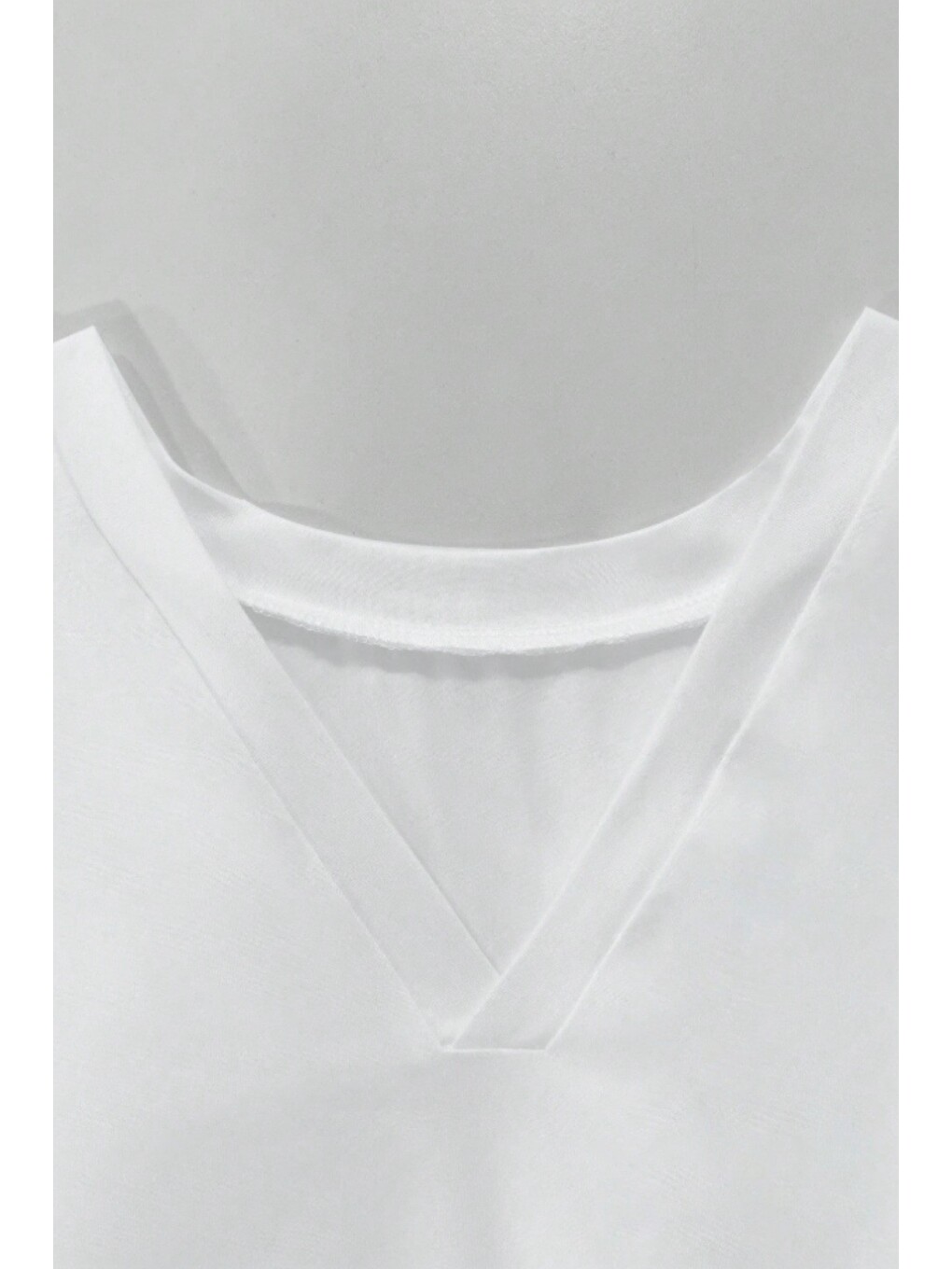 Kadın Beyaz V Yaka Drape Detaylı Crop Bluz – Rahat Kalıp Günlük Üst-2