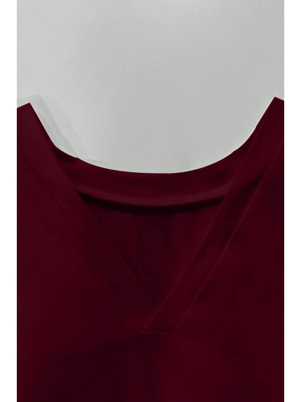 Bordo Kadın Beyaz V Yaka Drape Detaylı Crop Bluz – Rahat Kalıp Günlük Üst-2