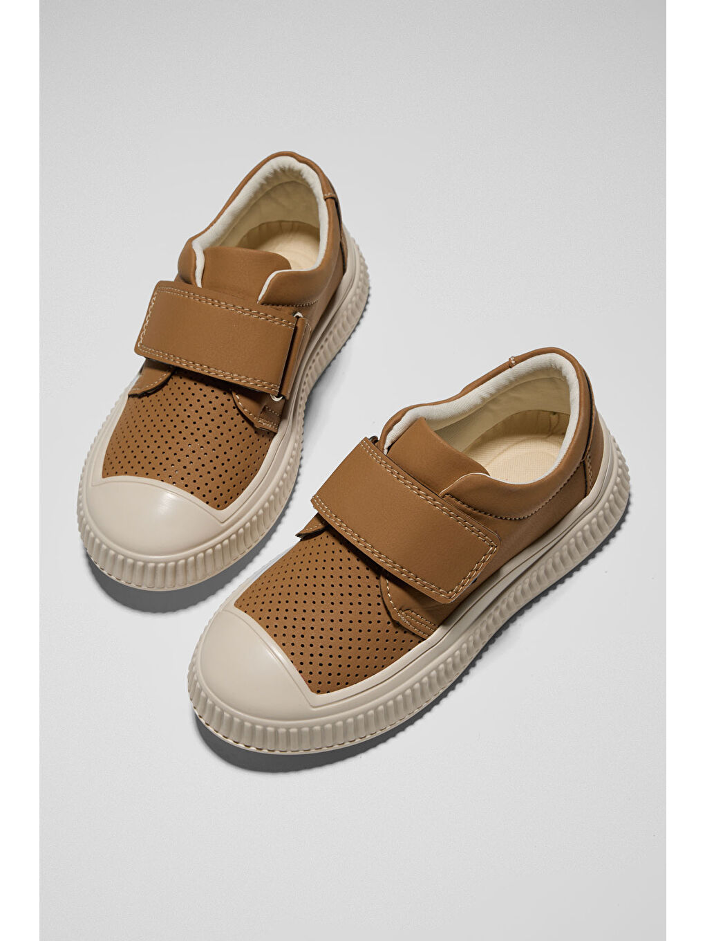 Kahverengi Çocuk Unisex Camel Çoçuk Cırtlı Rahat Kalıp Sneaker-1