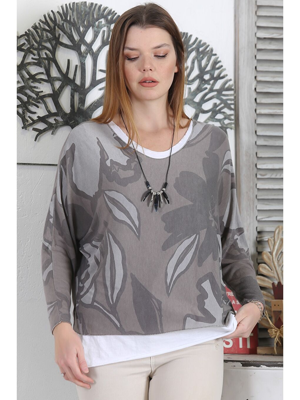 İtalyan Üçlü Set Gri V Yaka Yarasa Kol Yaka Ve Etek Ucu Lurex İpli Kolyeli Ve İçi Basic Triko Bluz