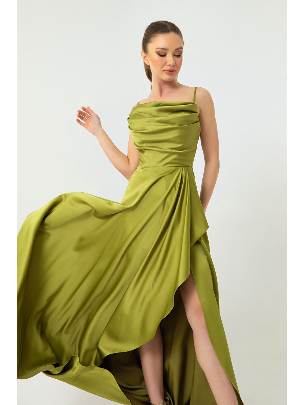 Kadın Fıstık Yeşili Volanlı Yırtmaçlı Saten Abiye & Mezuniyet Elbisesi-1