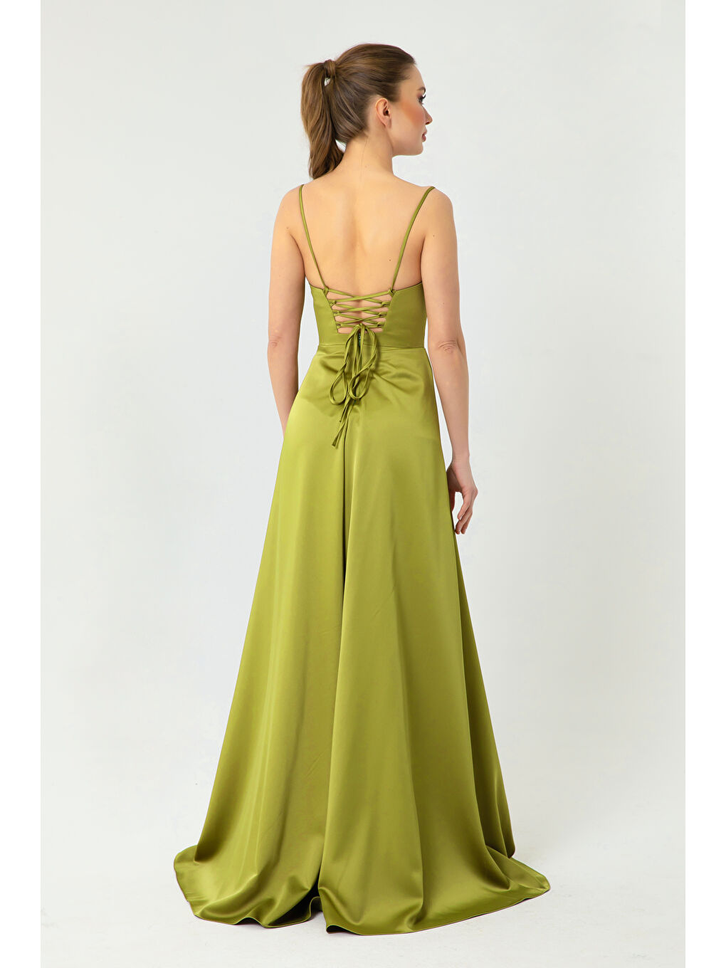 Kadın Fıstık Yeşili Volanlı Yırtmaçlı Saten Abiye & Mezuniyet Elbisesi-4