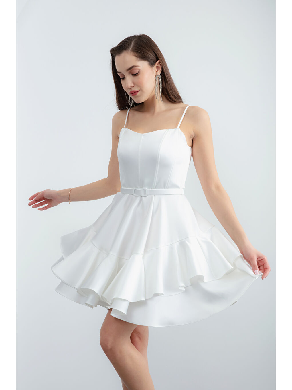 Kadın Beyaz İnce Askılı Kemerli Kısa Saten Mezuniyet Abiye Elbise-2