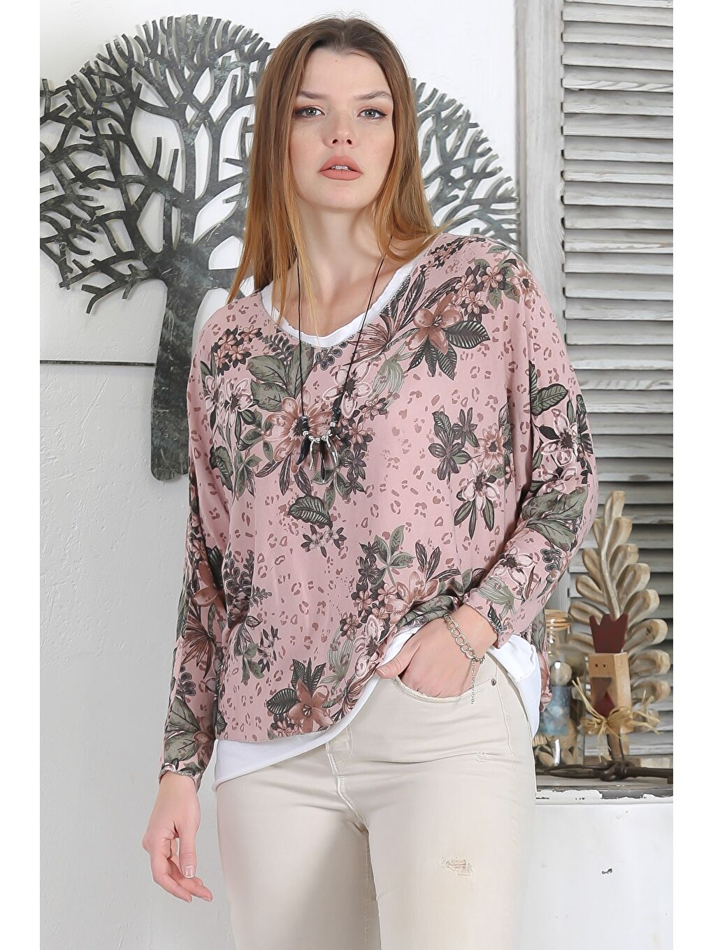 İtalyan Üçlü Set Pembe V Yaka Yarasa Kol Yaka Ve Etek Ucu Lurex İpli Kolyeli Ve İçi Basic Triko Bluz-1