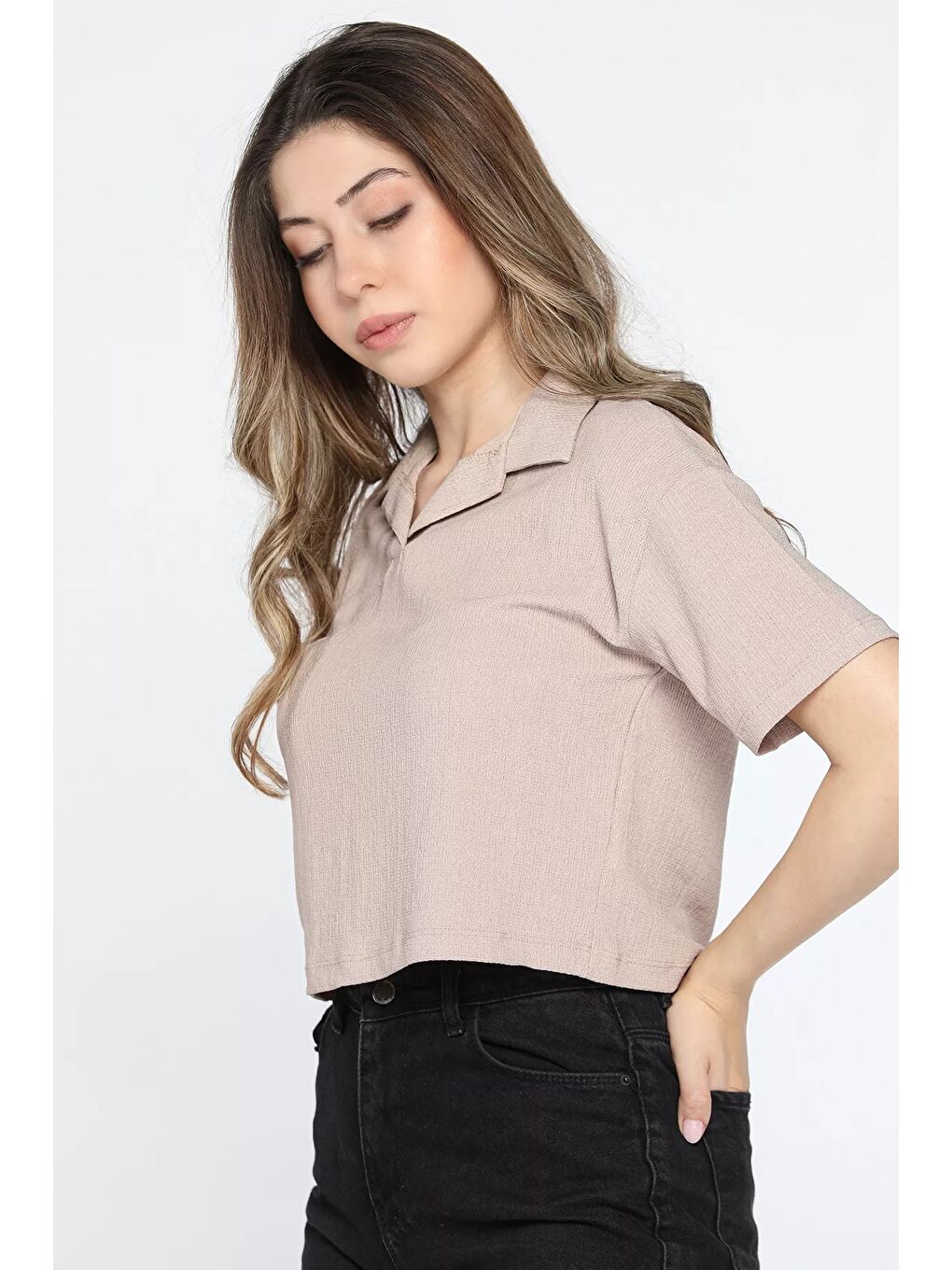 GÜLSELİ Bej Kadın Polo Yaka Crop T-shirt