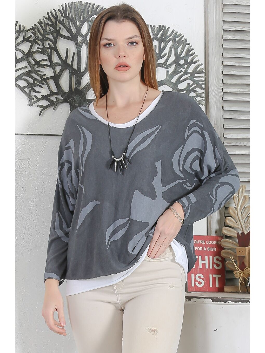 İtalyan Üçlü Set Koyu Gri Yarasa Kol Yaka Ve Etek Ucu Lurex İpli Kolyeli Ve İçi Basic Triko Bluz-1