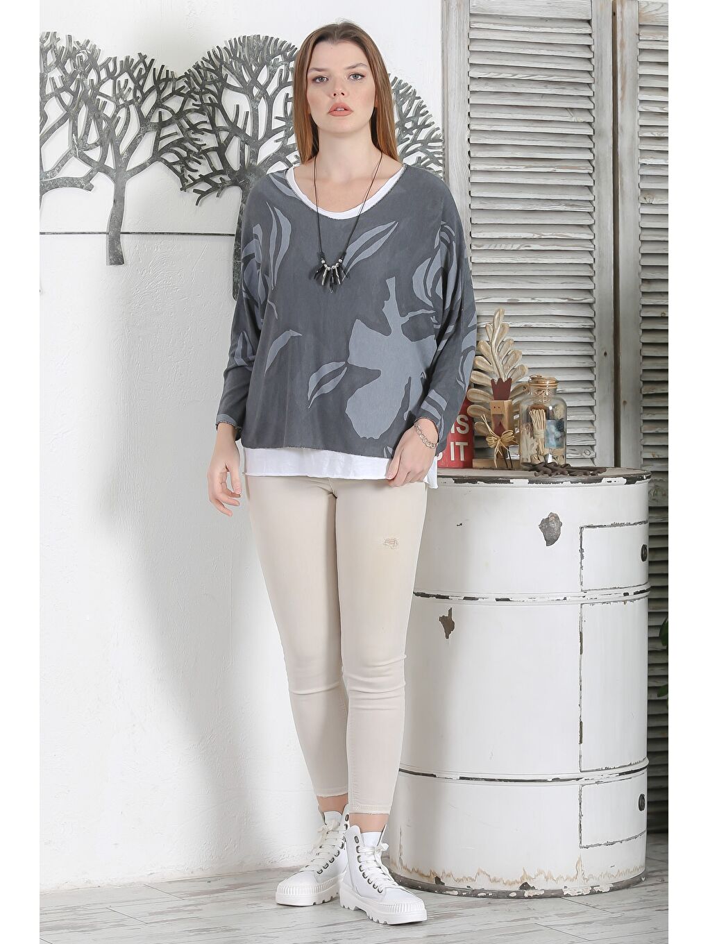 İtalyan Üçlü Set Koyu Gri Yarasa Kol Yaka Ve Etek Ucu Lurex İpli Kolyeli Ve İçi Basic Triko Bluz-2