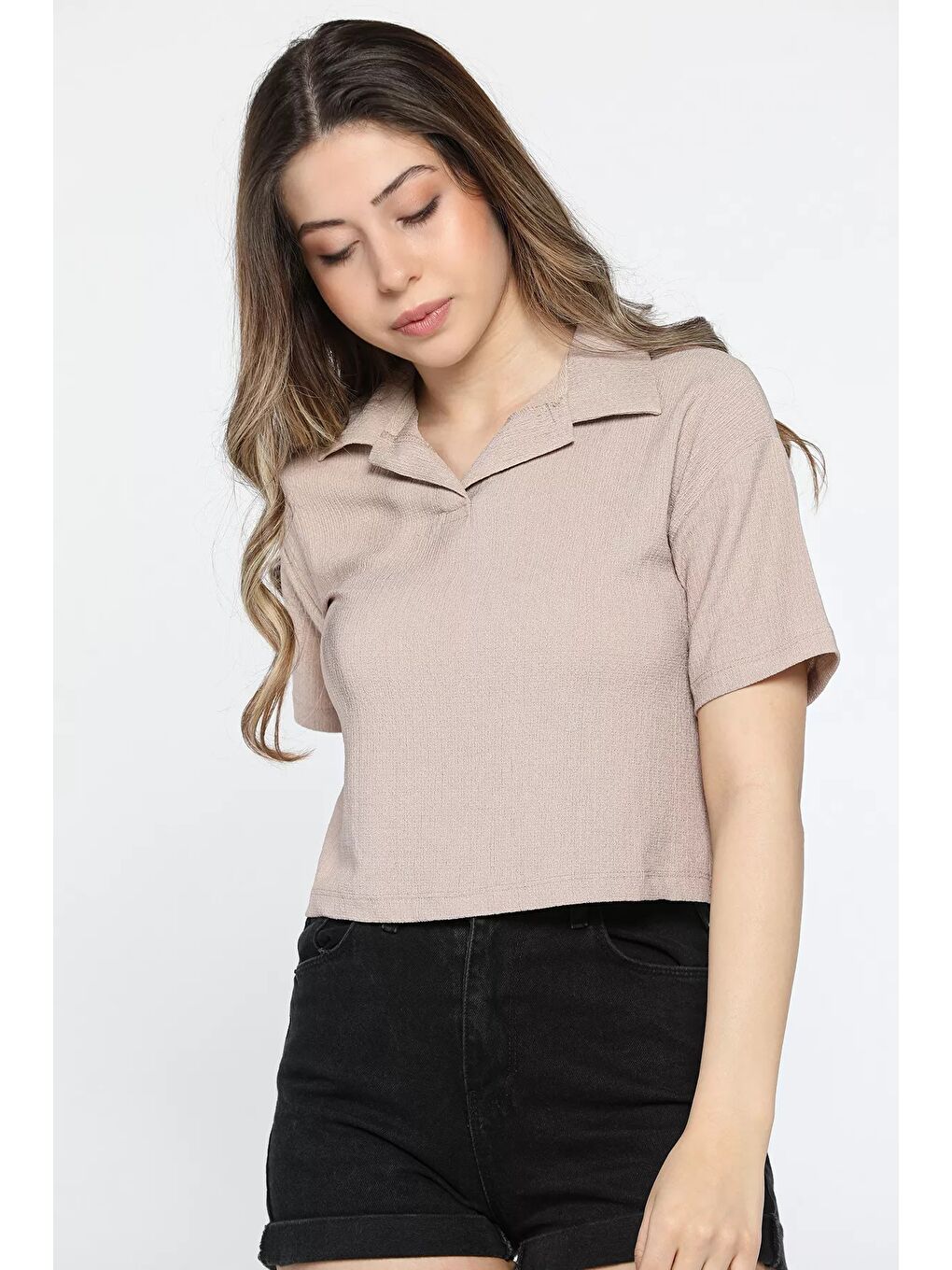 GÜLSELİ Bej Kadın Polo Yaka Crop T-shirt - 2