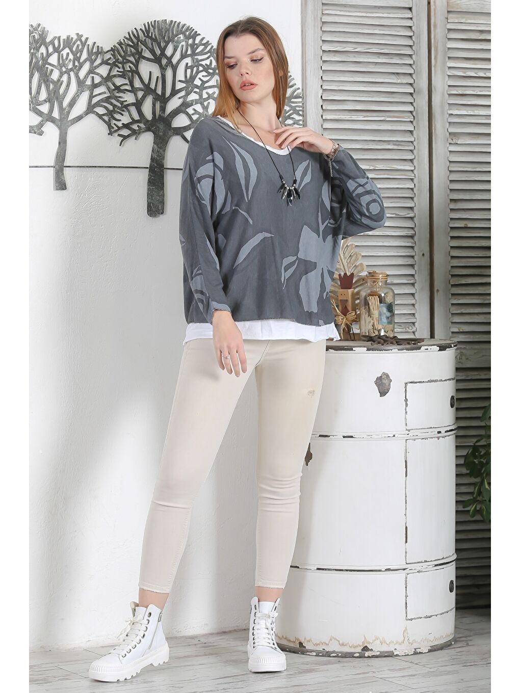 İtalyan Üçlü Set Koyu Gri Yarasa Kol Yaka Ve Etek Ucu Lurex İpli Kolyeli Ve İçi Basic Triko Bluz-3