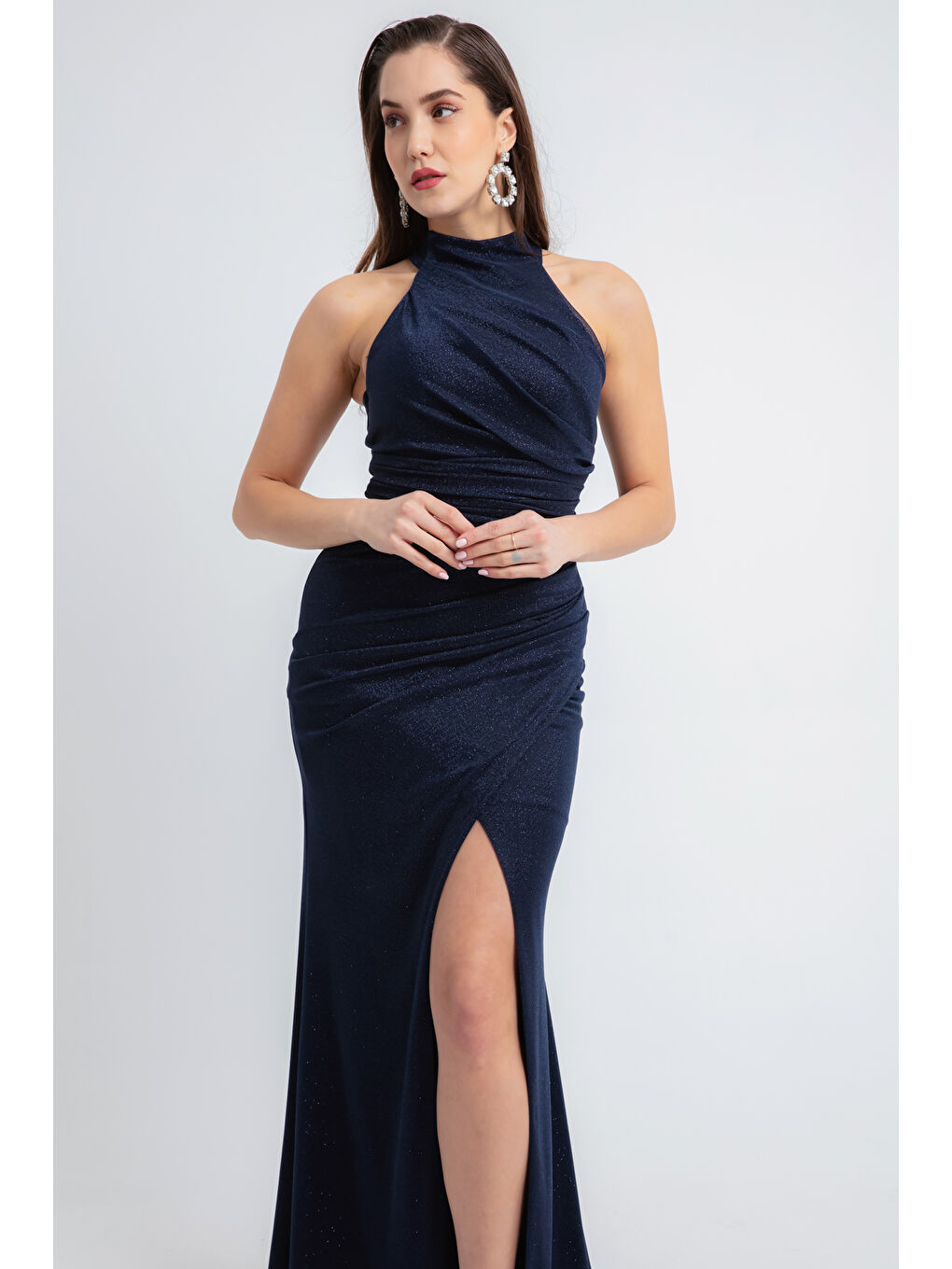 Kadın Lacivert Halter Yaka Yırtmaçlı Uzun Simli Abiye Elbise-2