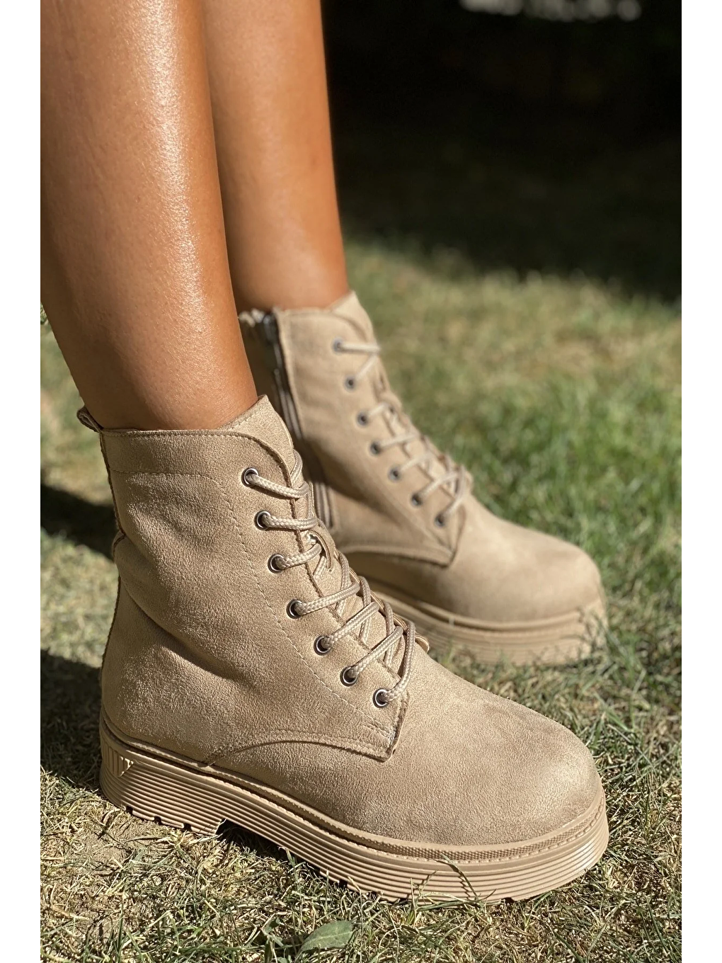 Bej Kadın Postal Bot Bağcıklı Yandan Fermuarlı Tam Kalıp Nude Süet Termo Kaymaz Taban 4 Cm-3