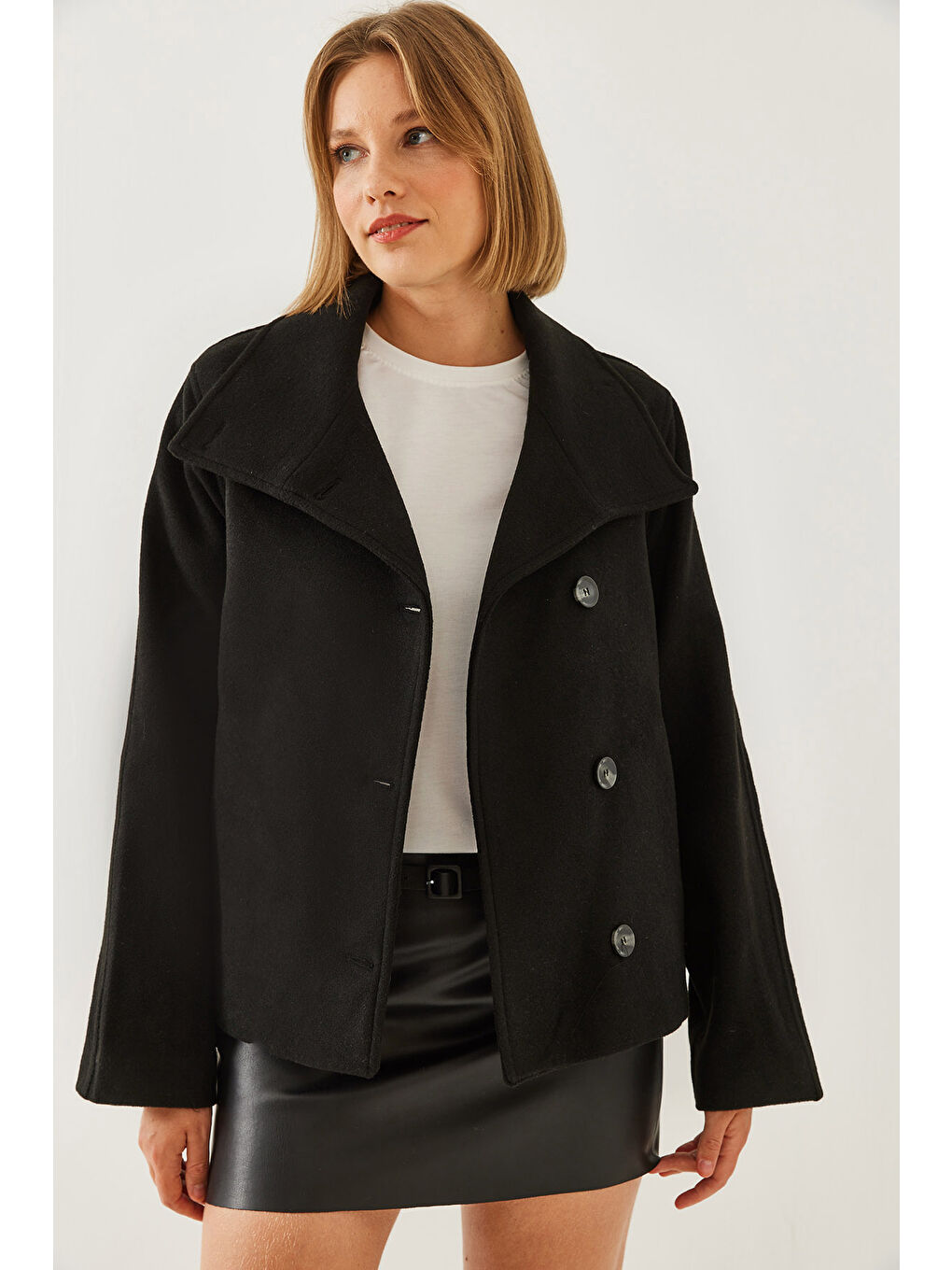 Siyah Kadın Kruvaze Yaka Düğmeli Kaşe Ceket-1