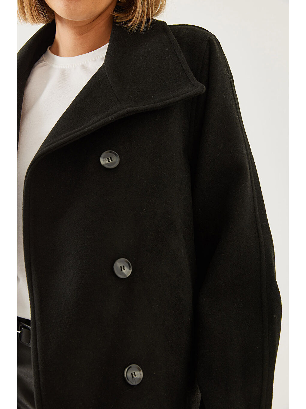 Siyah Kadın Kruvaze Yaka Düğmeli Kaşe Ceket-2