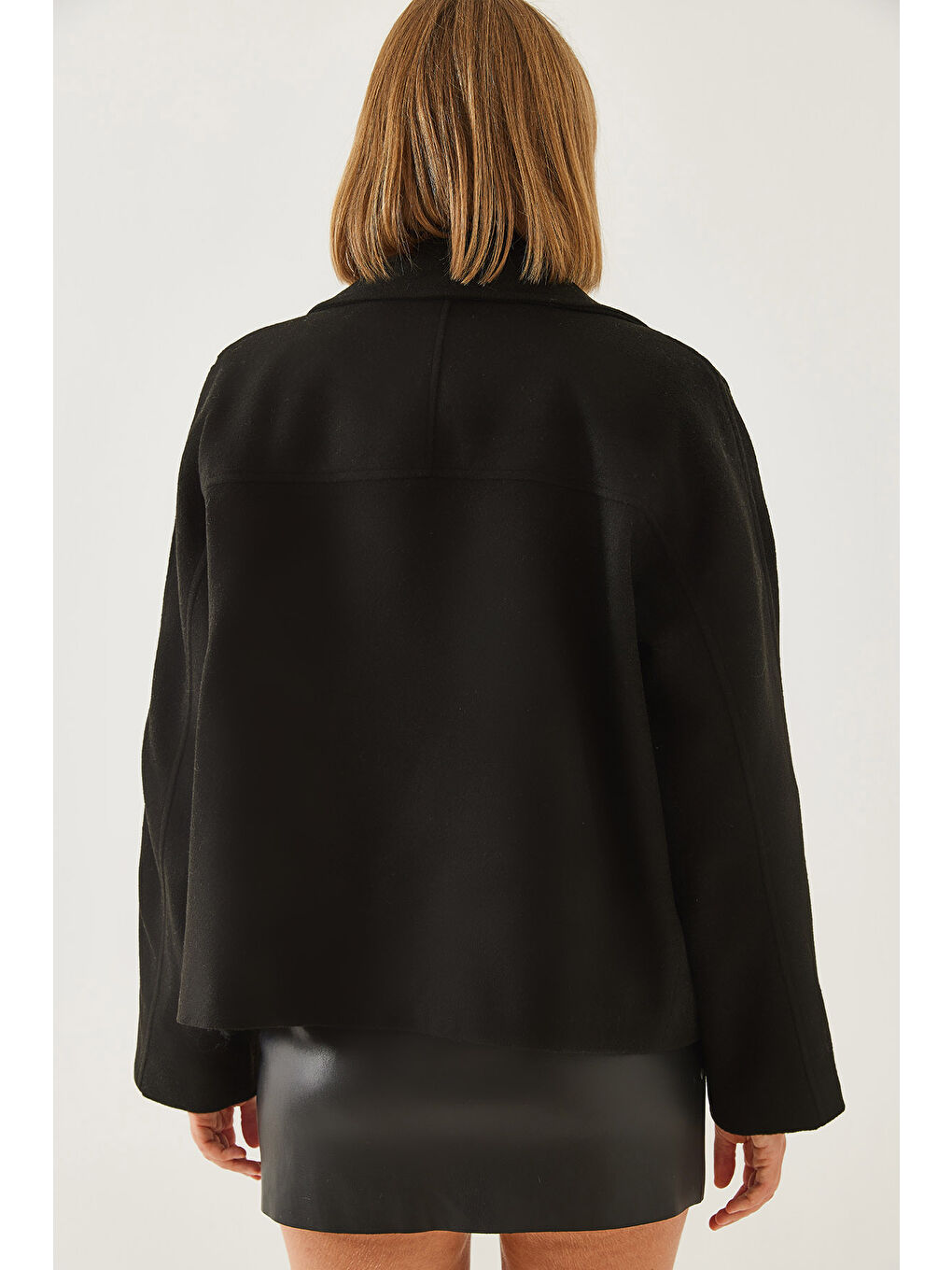 Siyah Kadın Kruvaze Yaka Düğmeli Kaşe Ceket-3