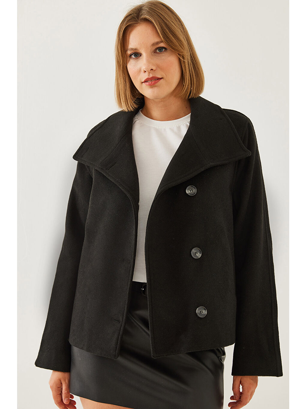 Siyah Kadın Kruvaze Yaka Düğmeli Kaşe Ceket-4