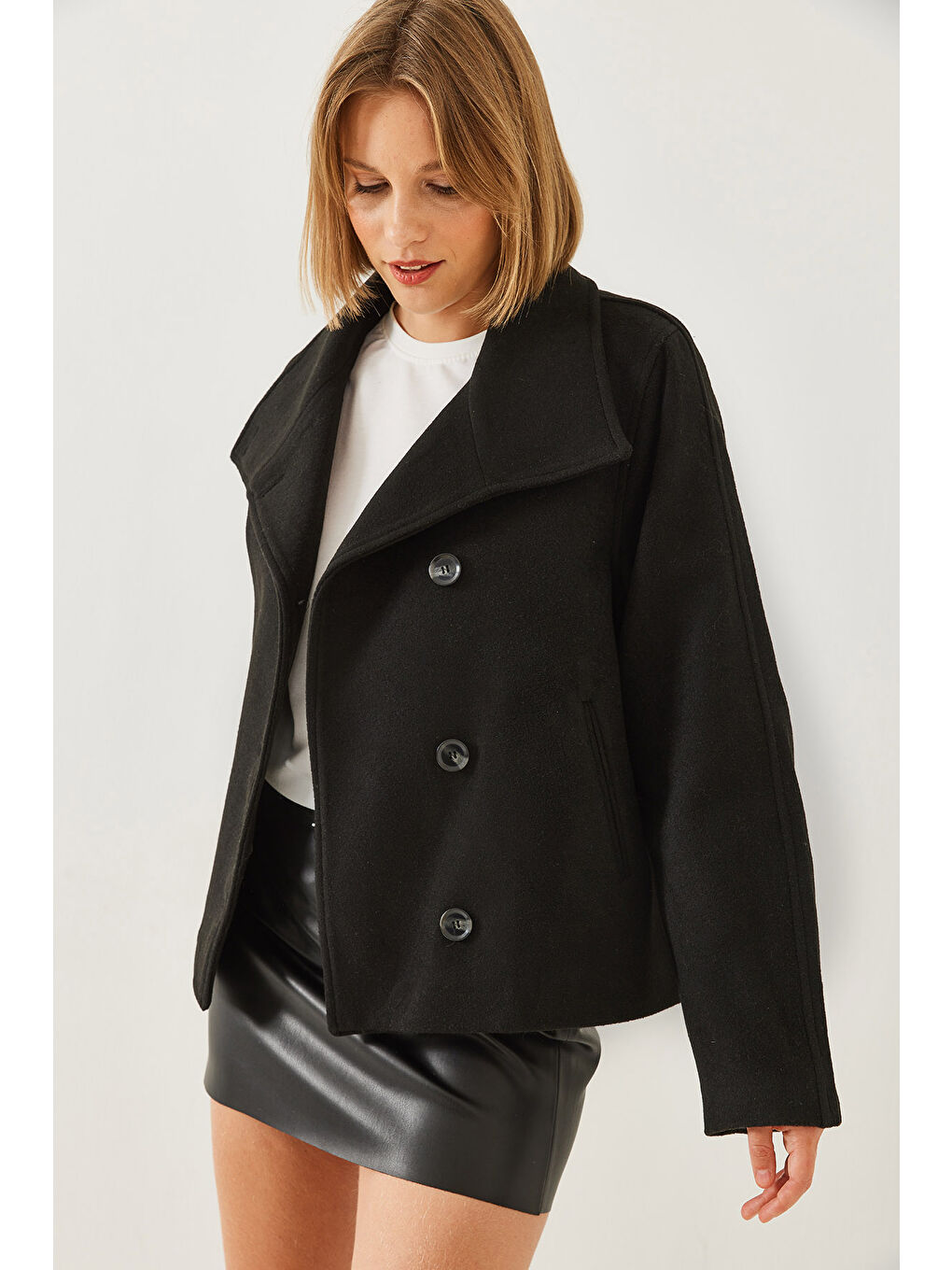 Siyah Kadın Kruvaze Yaka Düğmeli Kaşe Ceket-5