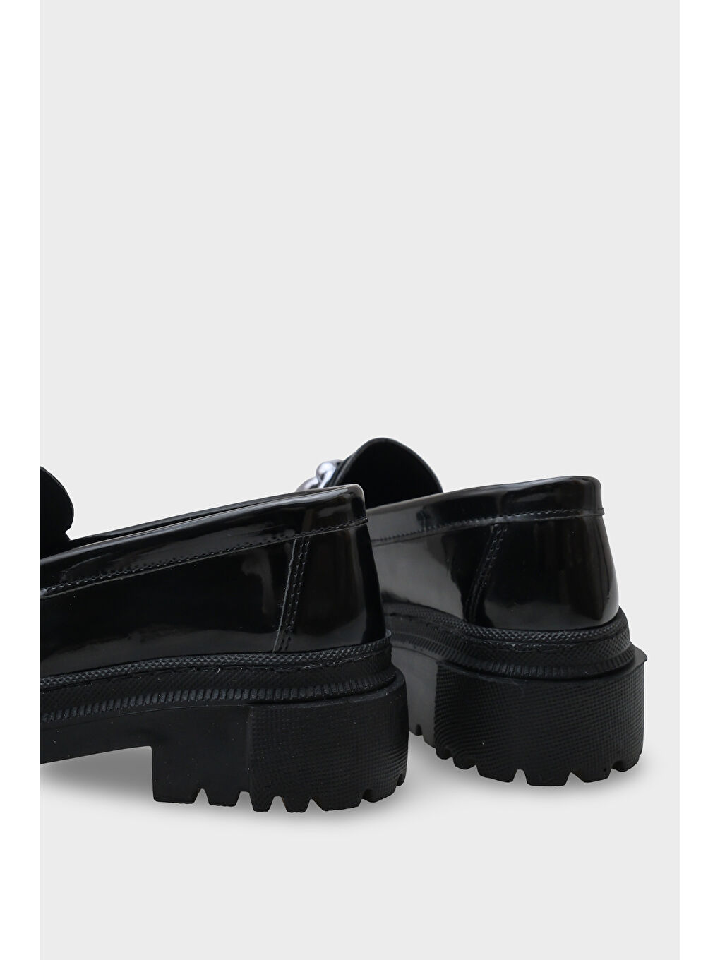 Siyah Denni Oval Burunlu Metal Tokalı Trak Tabanlı Kadın Loafer-3