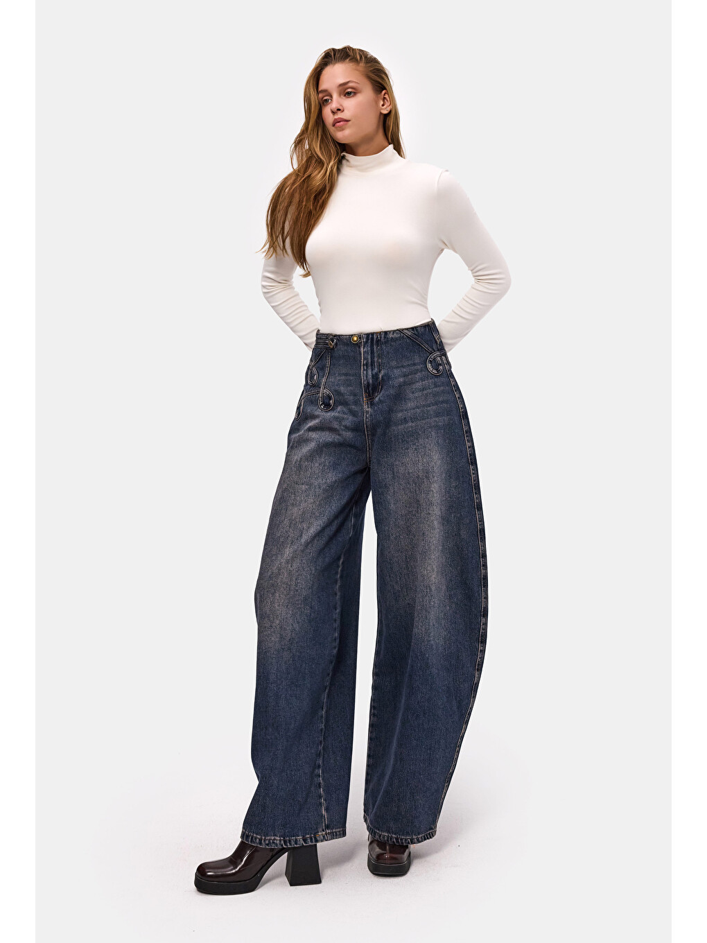 Mavi Kadın Koyu Jean 4w6-8 Barrel Fit Bol Kesim Nakış Detaylı Tasarım Denim Jean-2