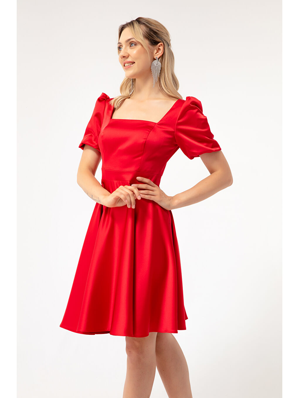Kadın Kırmızı Balon Kol Kloş Kesim Midi Saten Abiye Elbise-3