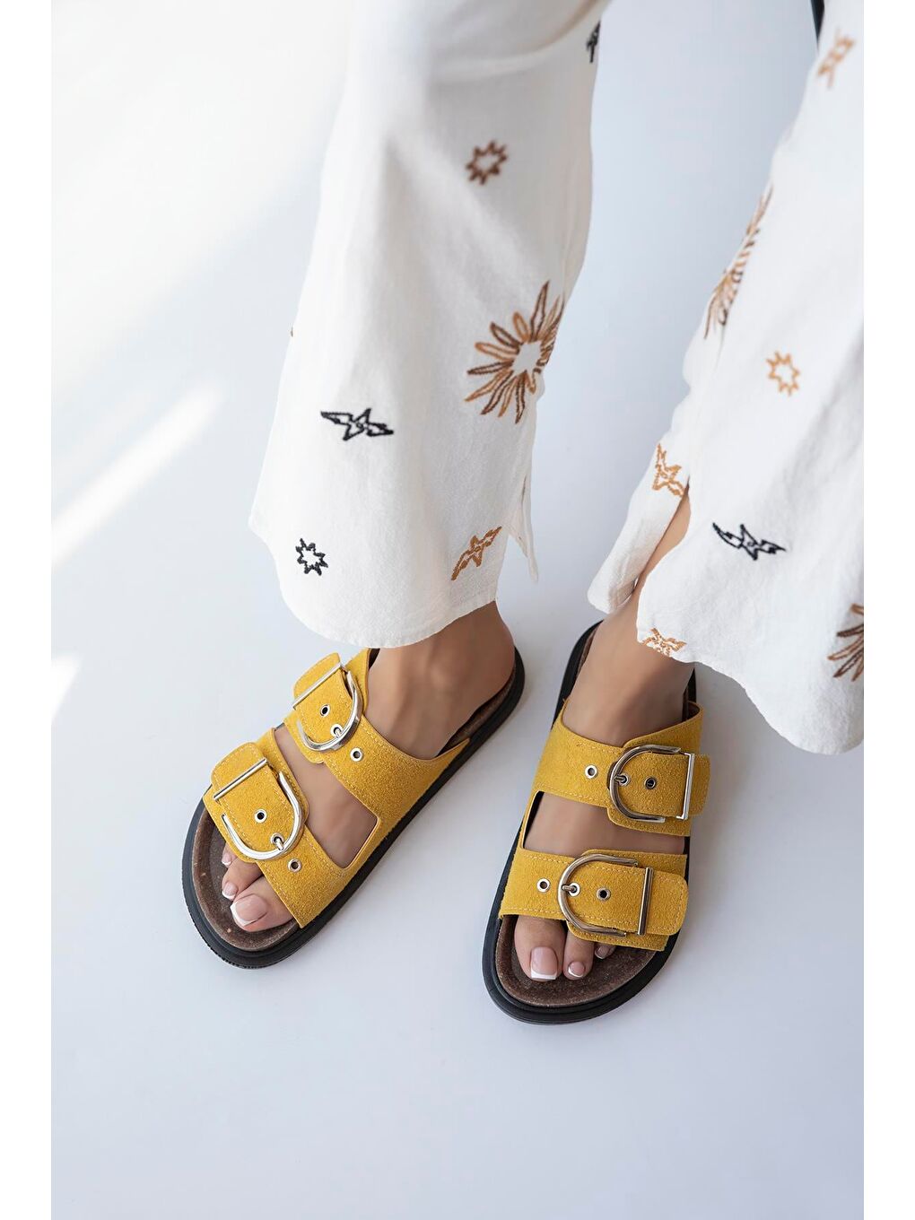 Zowie Kadın Toka Detay Günlük Konfor Süet Terlik Sarı