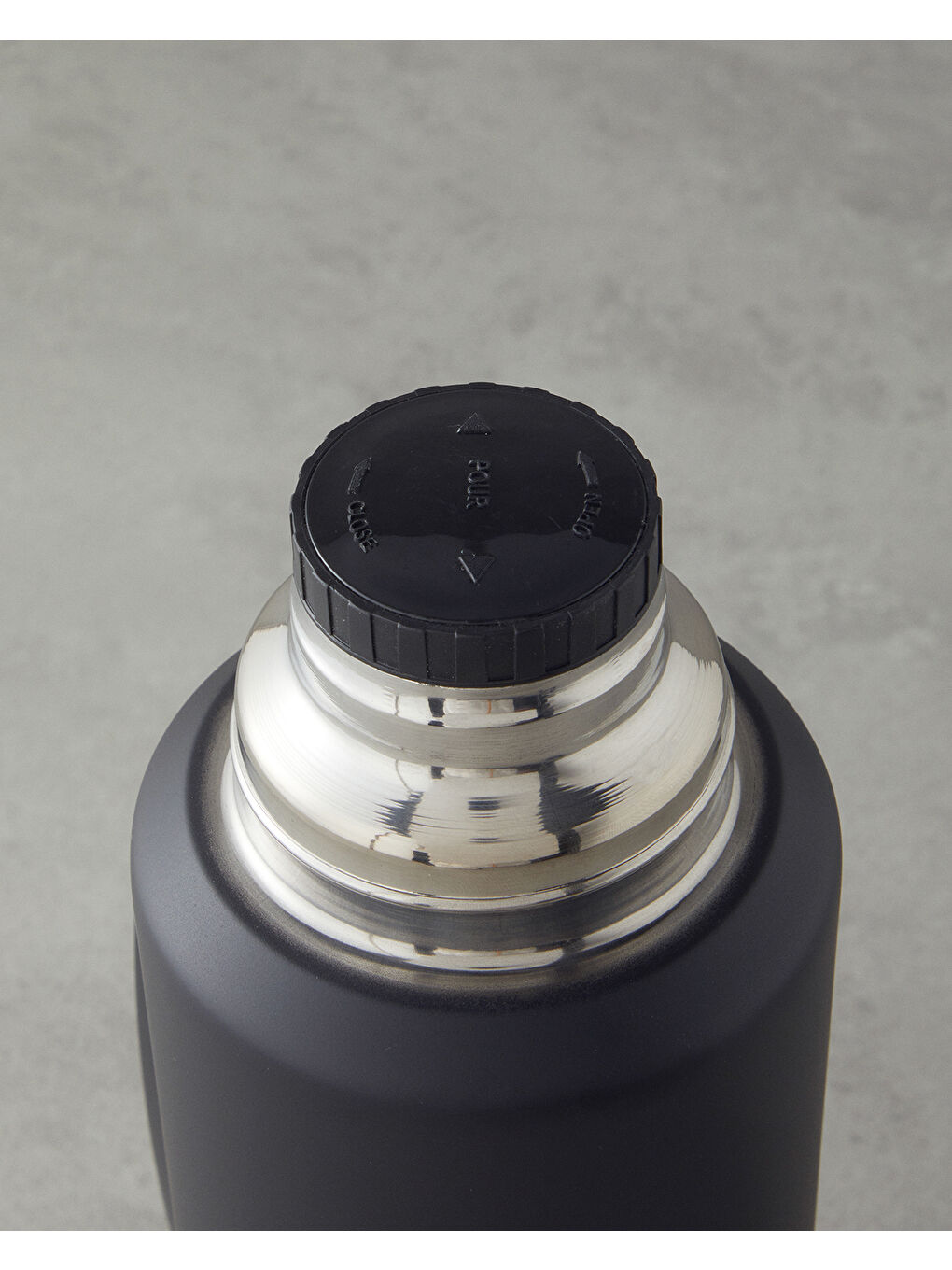 HeatLock Çelik Bardaklı Termos 1,5L Siyah-5