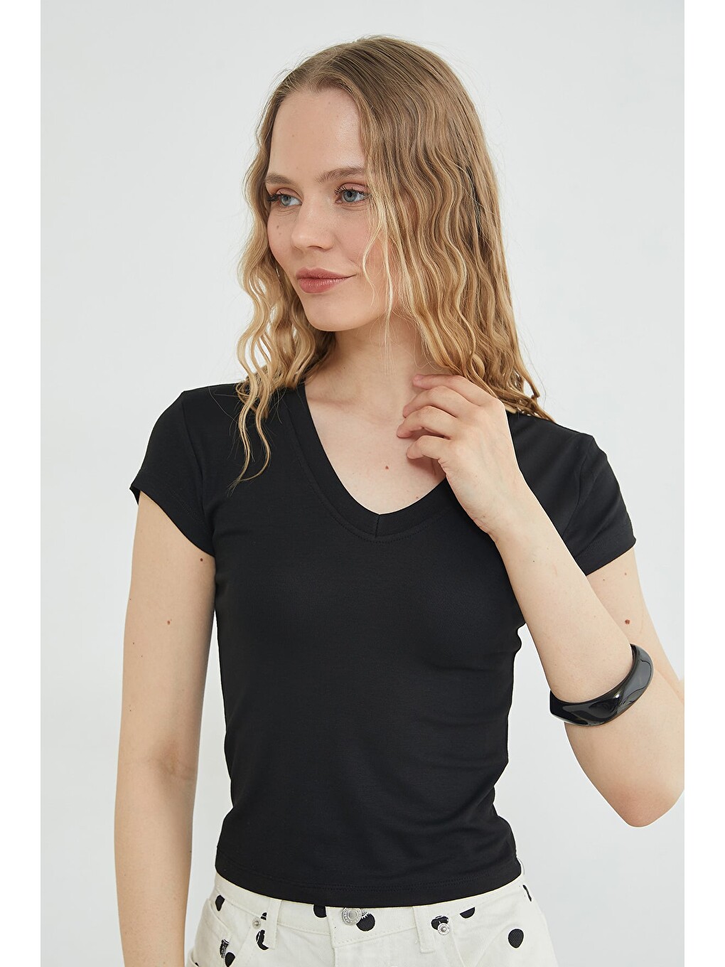 Siyah Basic V Yaka Slim Fit Tişört-2