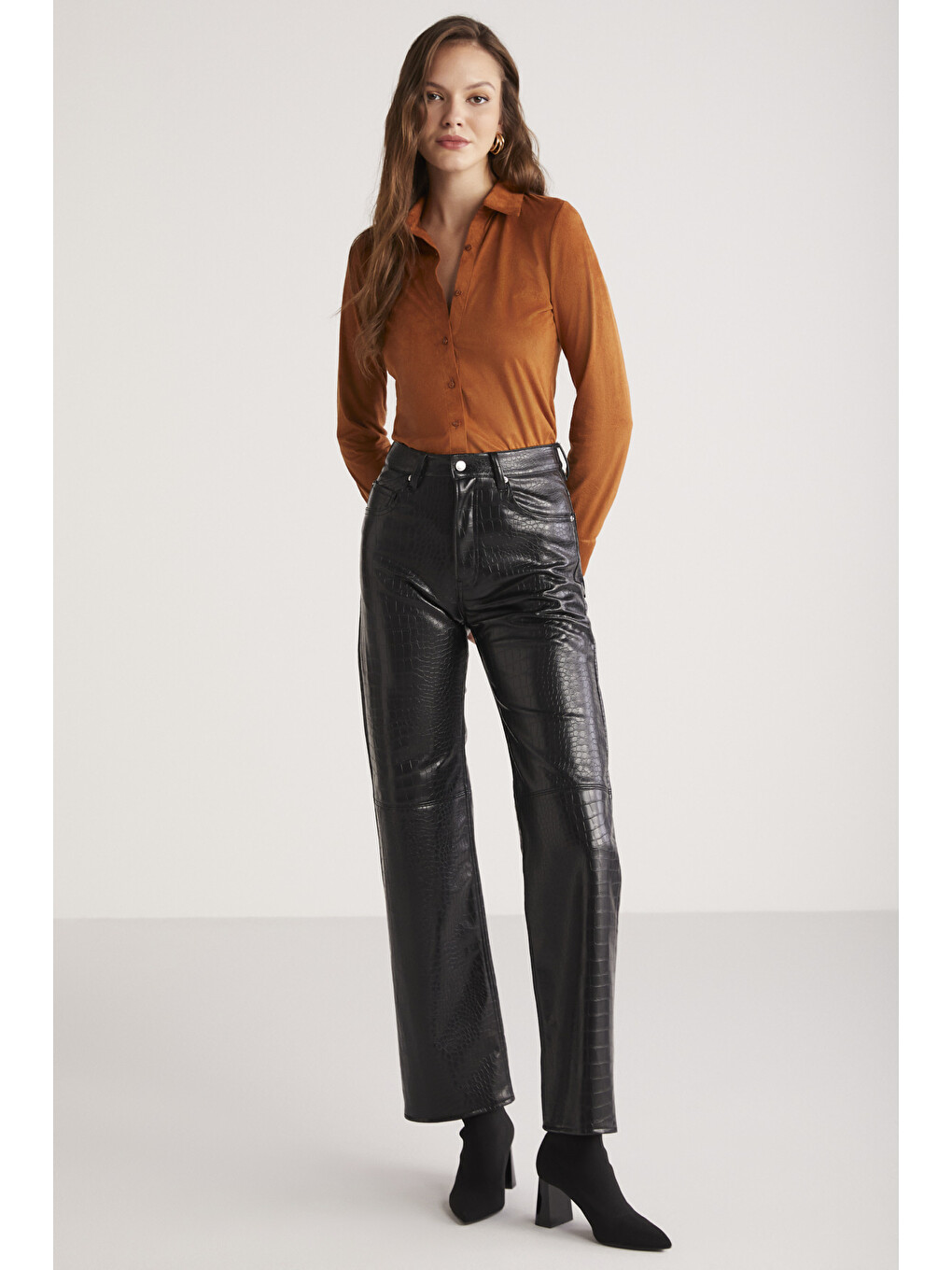 Kahverengi Peyton Kadın Slim Fit Dar Kesim Suni Süet Klasik Örme Taba Gömlek-5