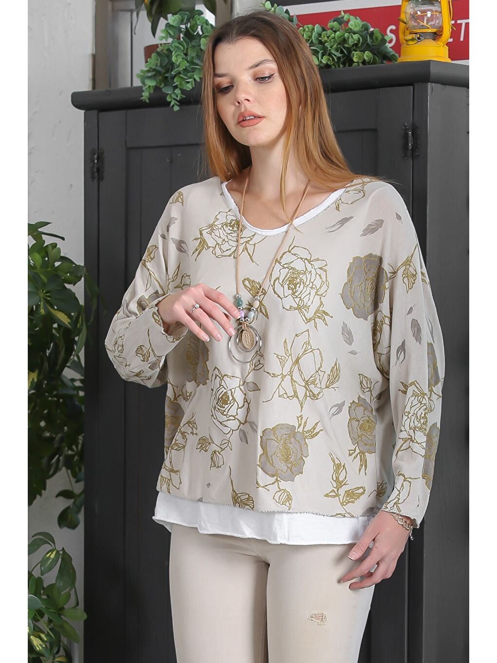 İtalyan Üçlü Set Bej V Yaka Yarasa Kol Yaka Ve Etek Ucu Lurex İpli Kolyeli Ve İçi Basic Triko Bluz-1