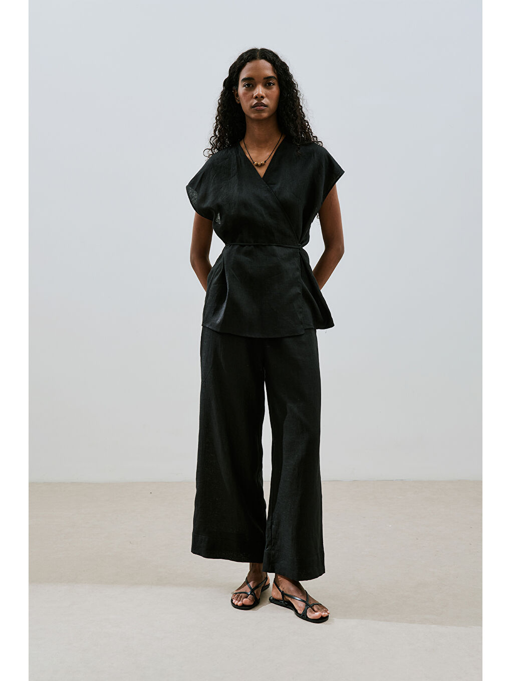 Keten Kolsuz Bluz Siyah-1