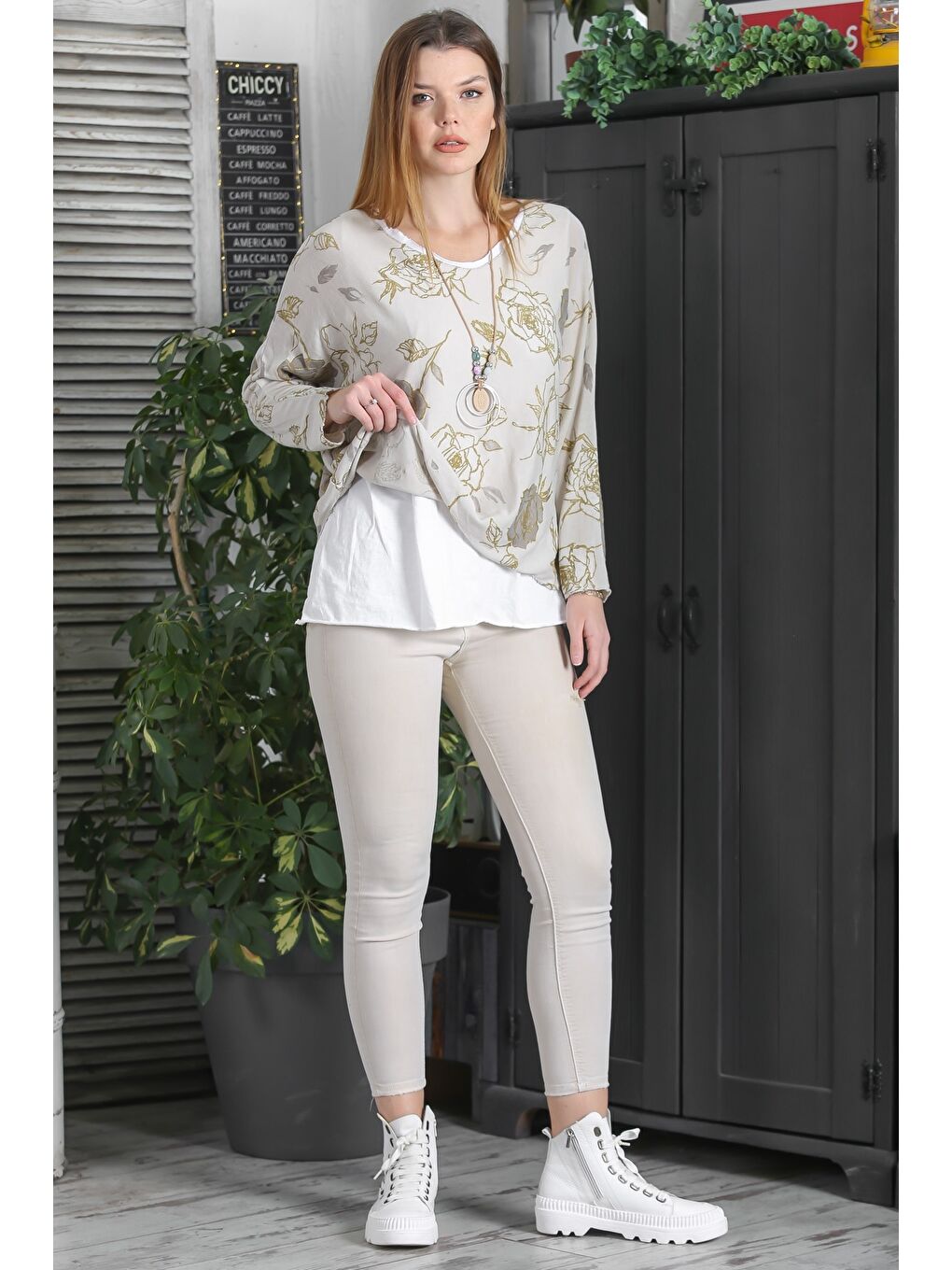 İtalyan Üçlü Set Bej V Yaka Yarasa Kol Yaka Ve Etek Ucu Lurex İpli Kolyeli Ve İçi Basic Triko Bluz-5