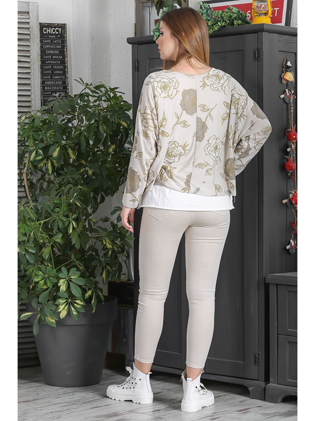 İtalyan Üçlü Set Bej V Yaka Yarasa Kol Yaka Ve Etek Ucu Lurex İpli Kolyeli Ve İçi Basic Triko Bluz-6