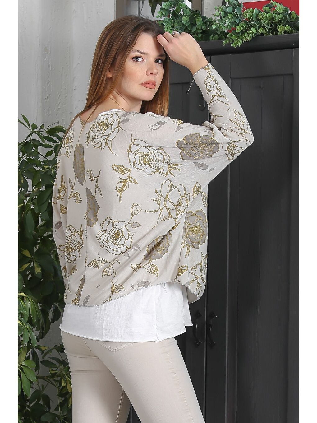 İtalyan Üçlü Set Bej V Yaka Yarasa Kol Yaka Ve Etek Ucu Lurex İpli Kolyeli Ve İçi Basic Triko Bluz-7