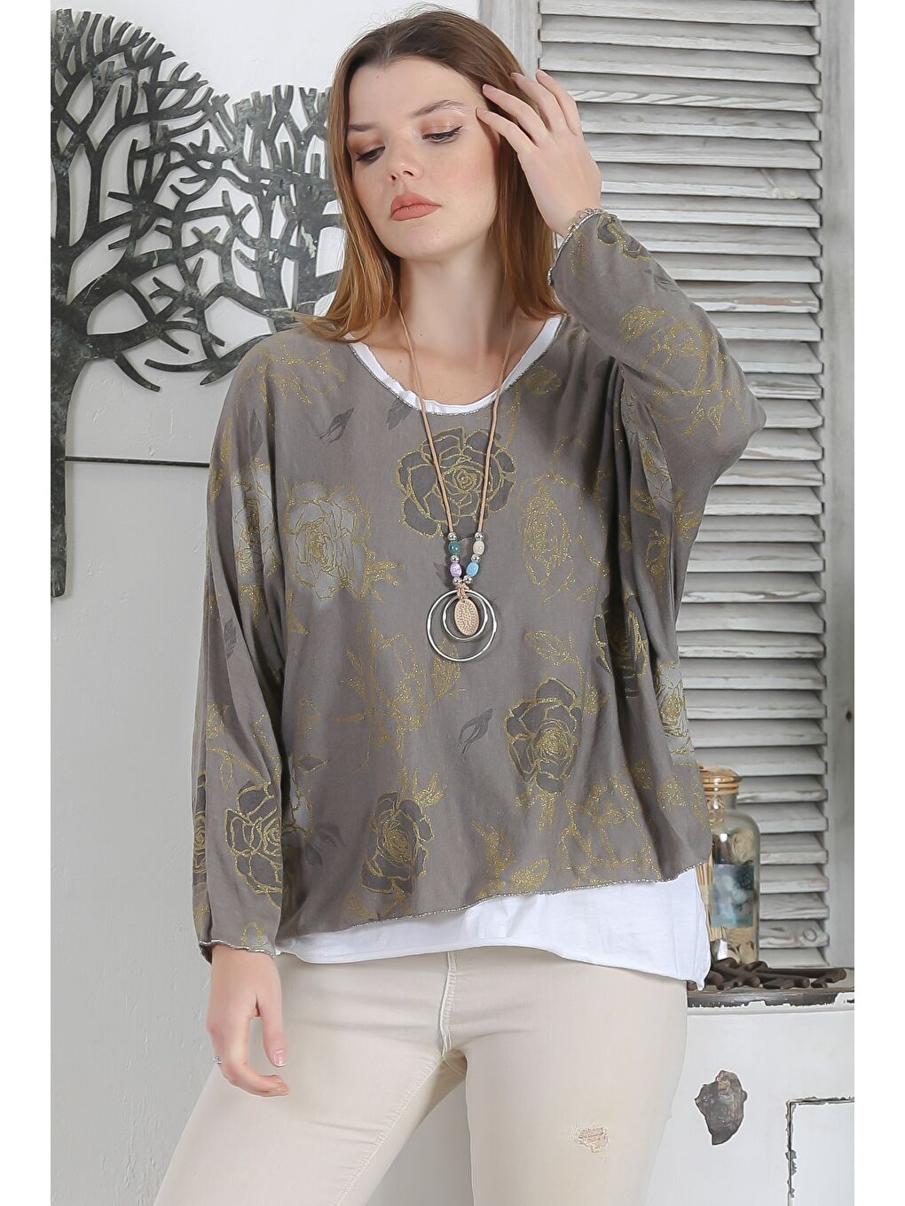 Bej İtalyan Üçlü Set Vizon V Yaka Yarasa Kol Yaka Ve Etek Ucu Lurex İpli Kolyeli Ve İçi Basic Triko Bluz