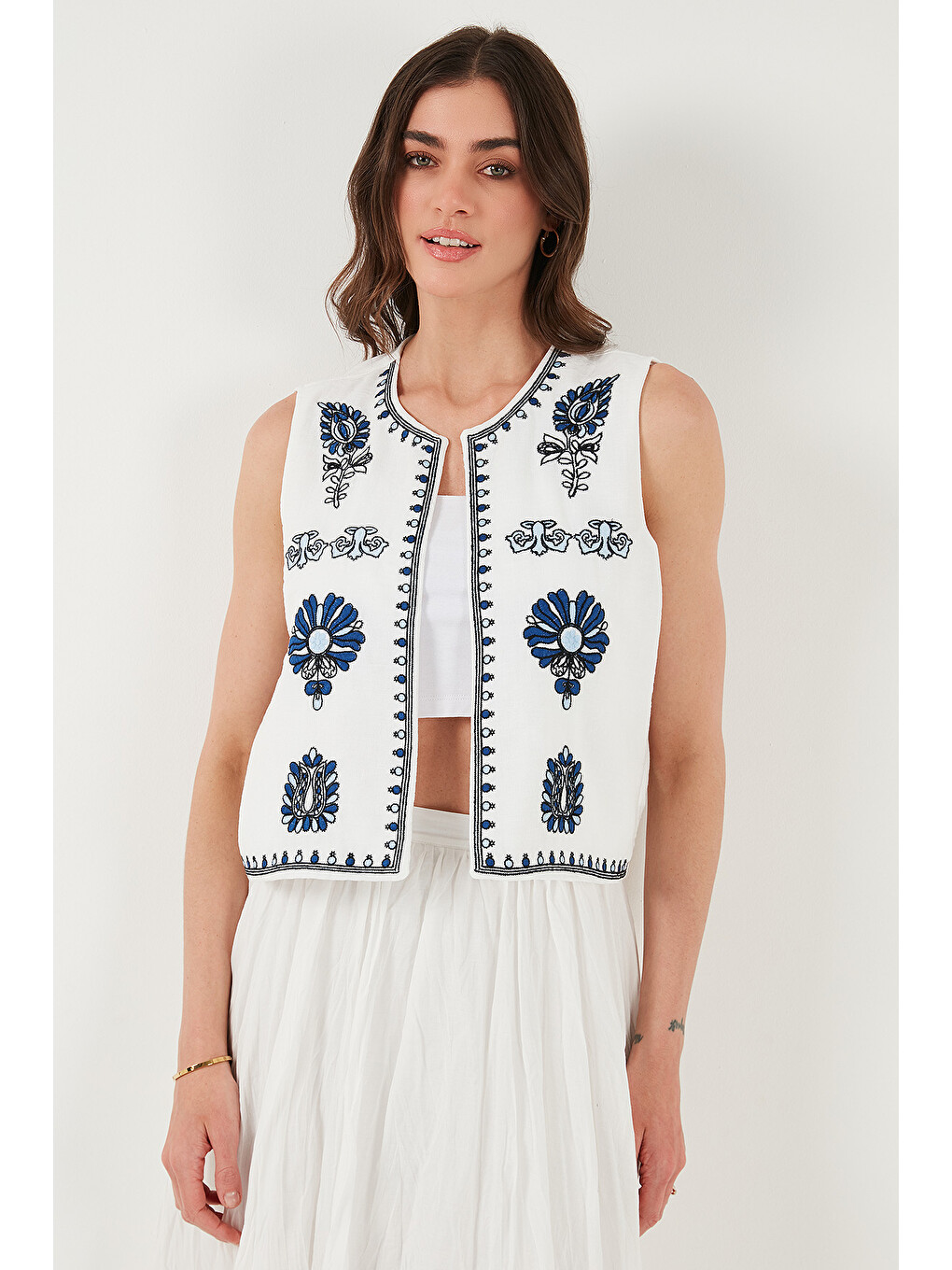 Ekru Astarlı Nakış İşlemeli Regular Fit Yuvarlak Yaka Crop Kadın Yelek 611Yl129-3