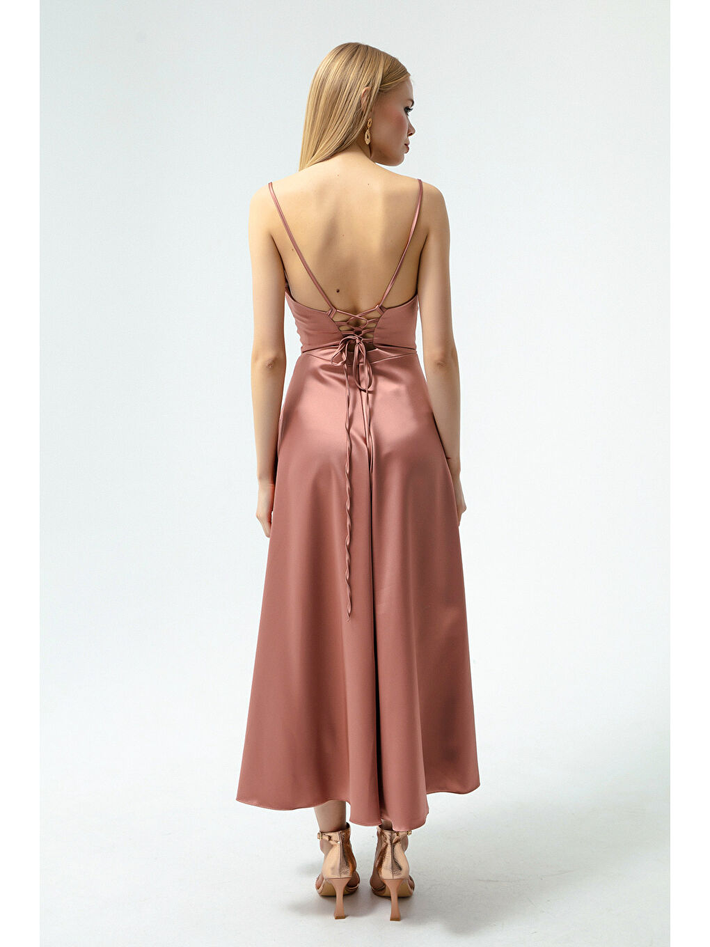 Kadın Pembe Volanlı Yırtmaçlı Saten Midi Boy Abiye & Mezuniyet Elbisesi-4