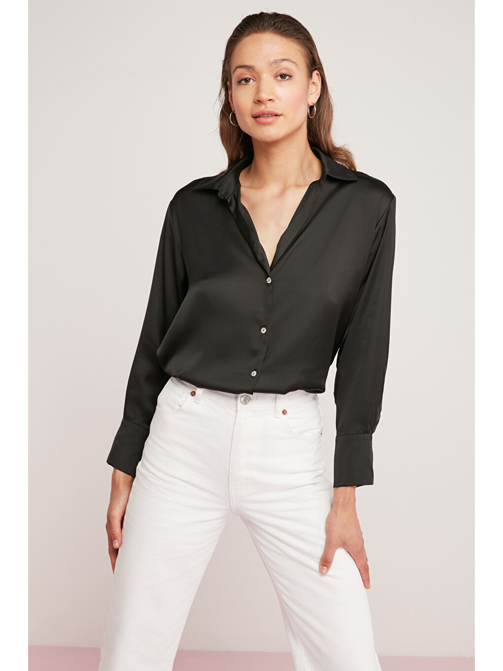 Yvonne Kadın Saten Kumaşlı Regular Fit Cepsiz Siyah Gömlek-2