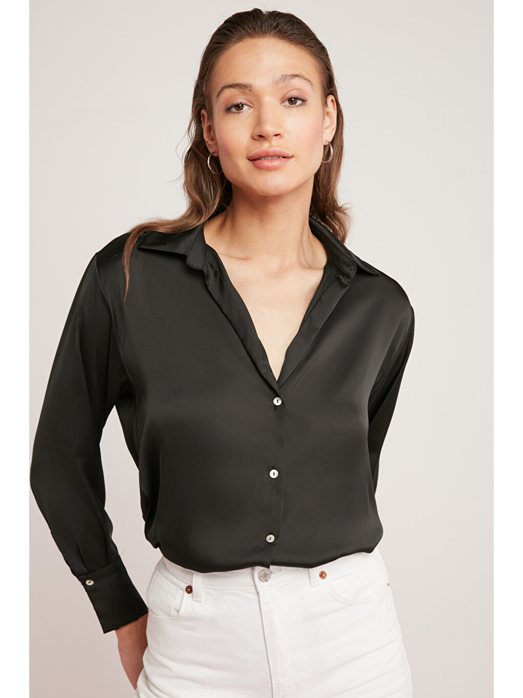 Yvonne Kadın Saten Kumaşlı Regular Fit Cepsiz Siyah Gömlek-3