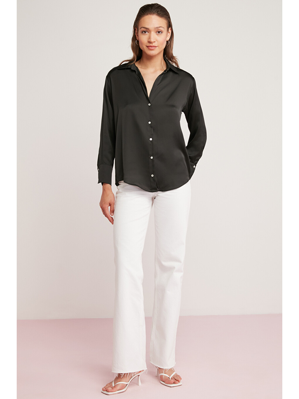 Yvonne Kadın Saten Kumaşlı Regular Fit Cepsiz Siyah Gömlek-4