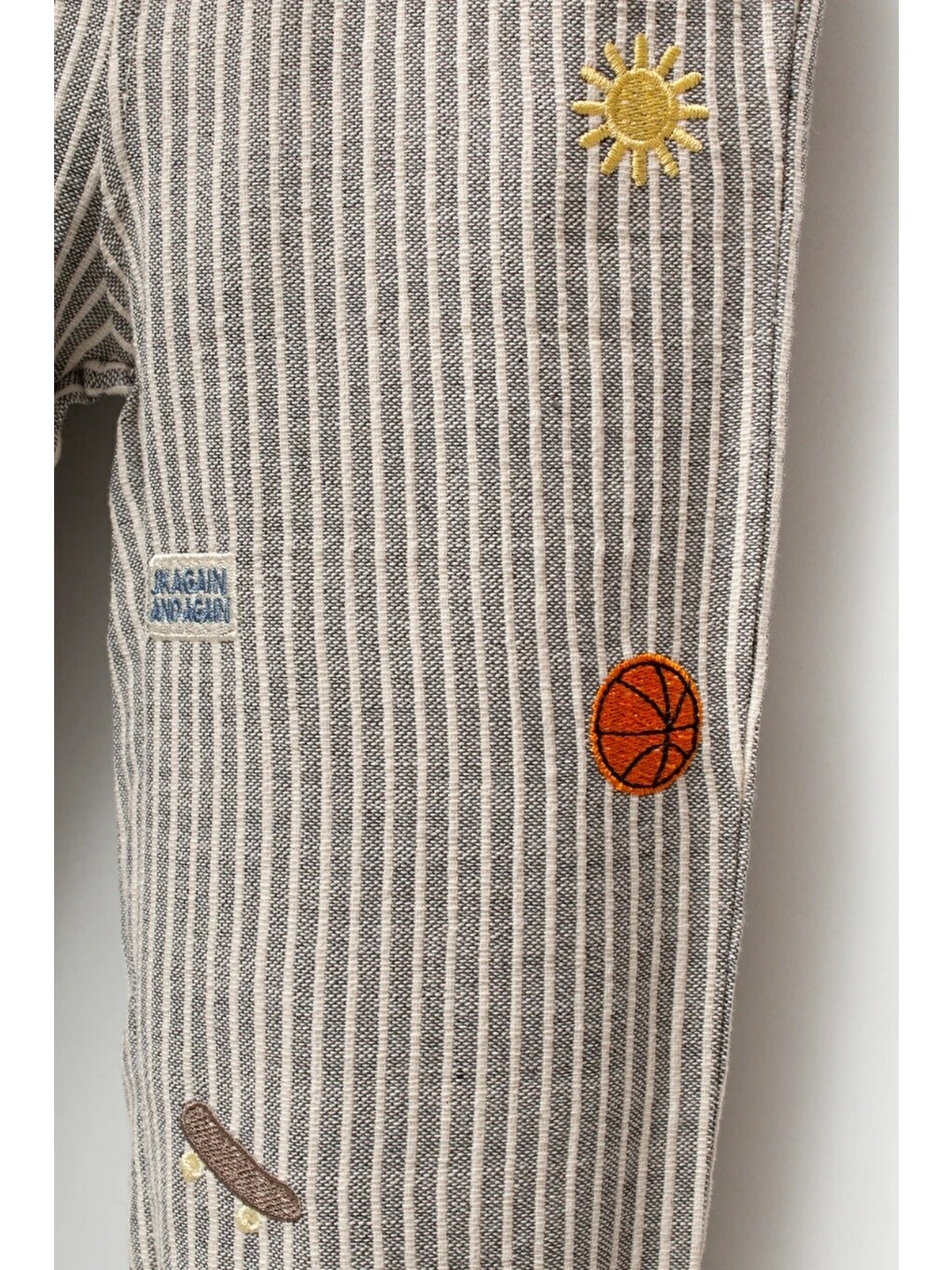 Bej Erkek Çocuk Şişme Yelekli Basketbol Baskılı Sweatshirt Ve Çizgili Pantolon 3’lü Takım 9107-2
