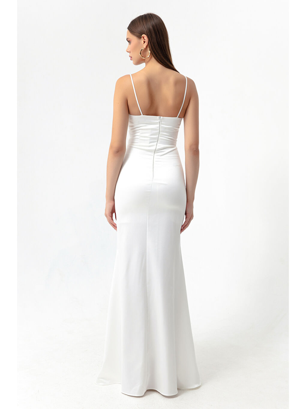 Kadın Beyaz Askılı Yırtmaçlı Uzun Saten Abiye & Mezuniyet Elbisesi-4