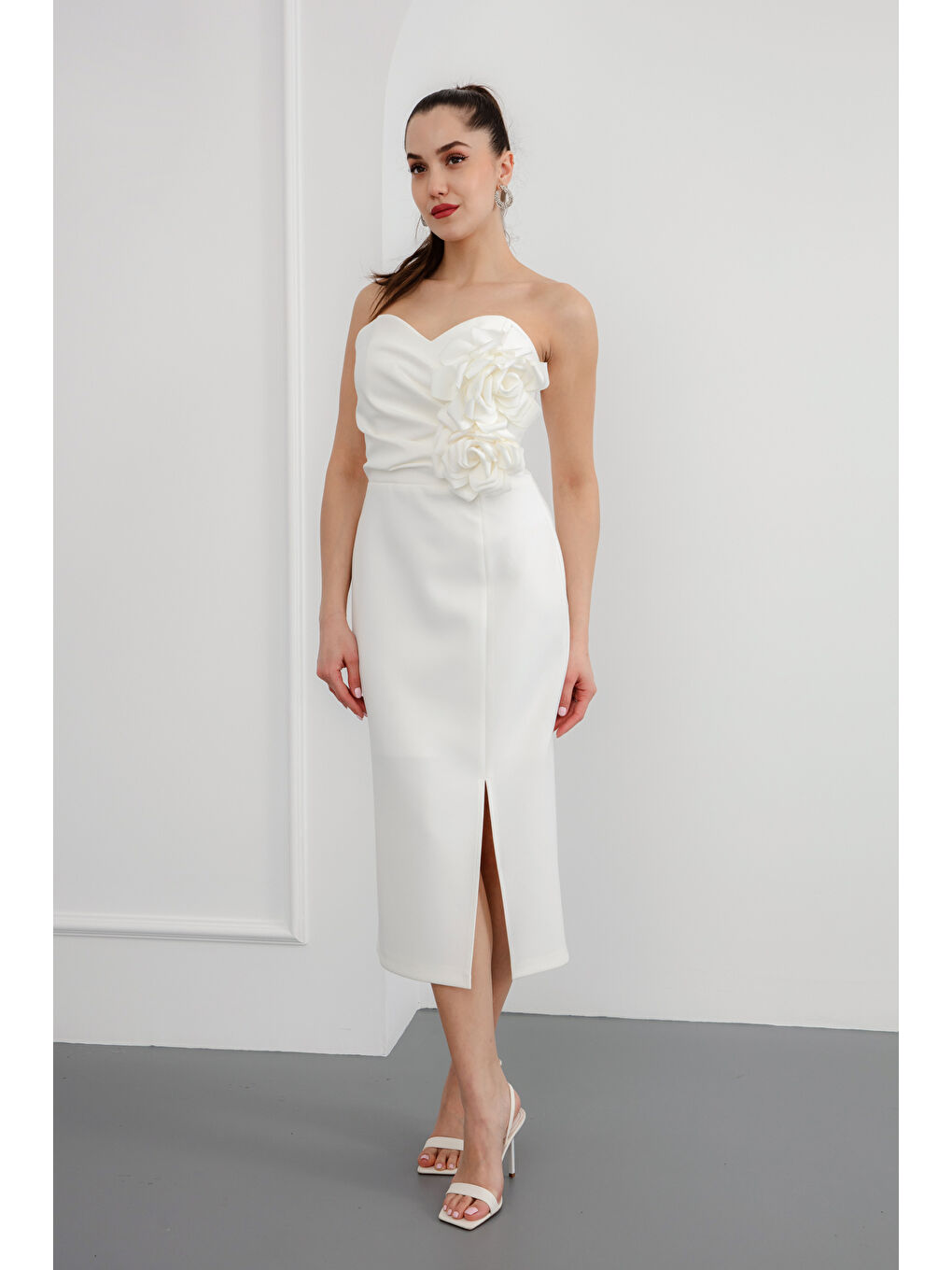 Kadın Beyaz Straplez Yaka Çiçekli Söz Nişan Nikah Abiye Elbise