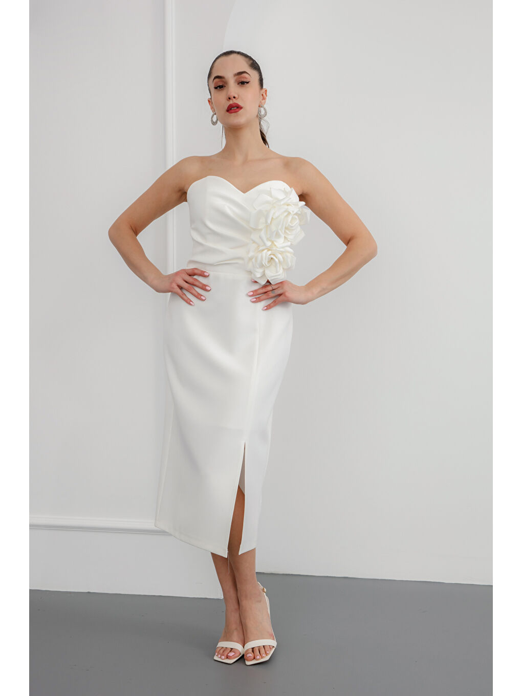 Kadın Beyaz Straplez Yaka Çiçekli Söz Nişan Nikah Abiye Elbise-1
