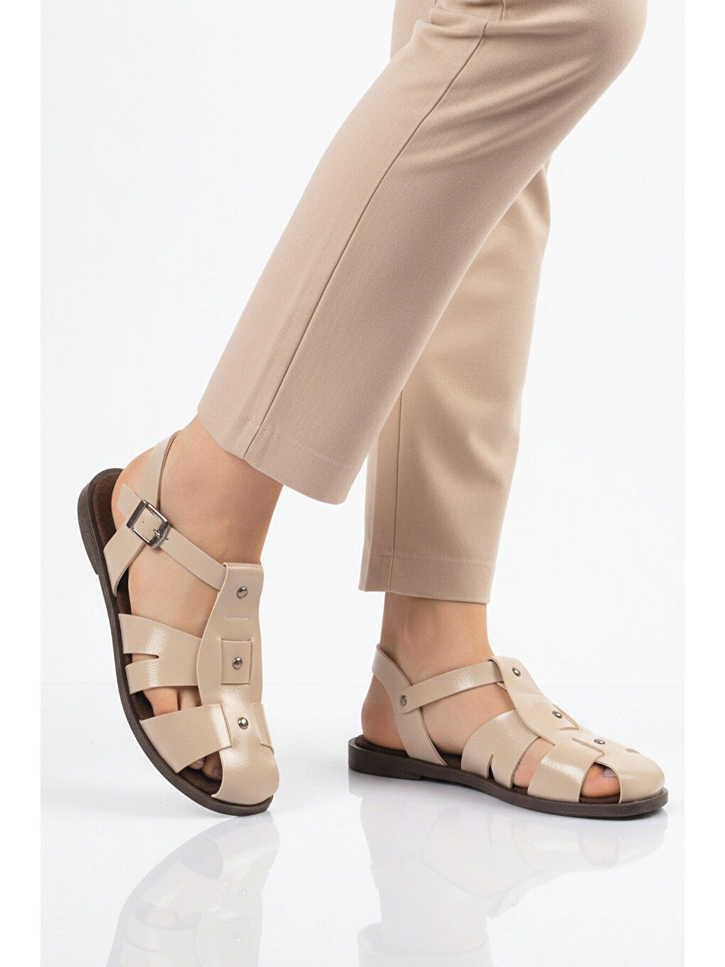 Bej Hafif İnce Taban Kadın Sandalet 335335 Z
