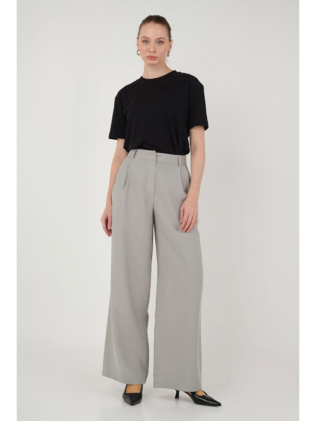 Geniş Paça Pileli Pantolon Açık Gri